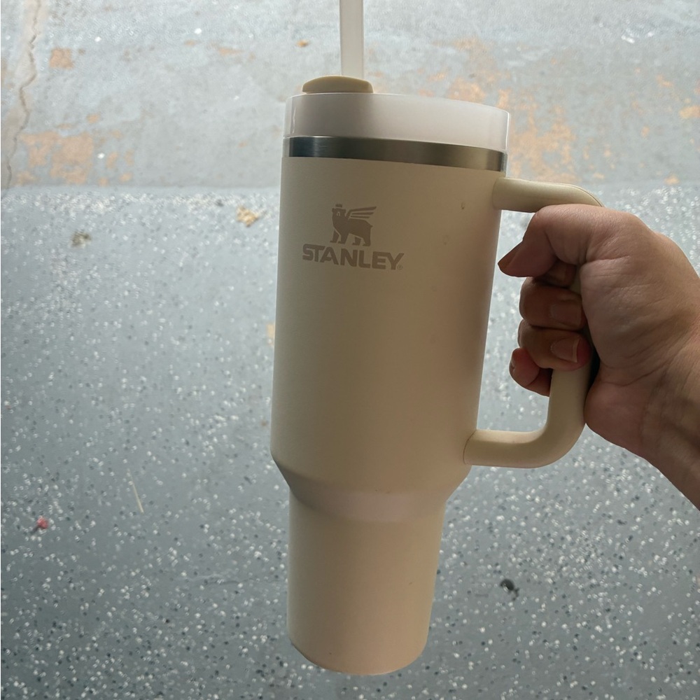 Cream Stanley 40oz